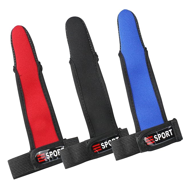 Trois doigtiers de pêche oupados en rouge, noir et bleu
